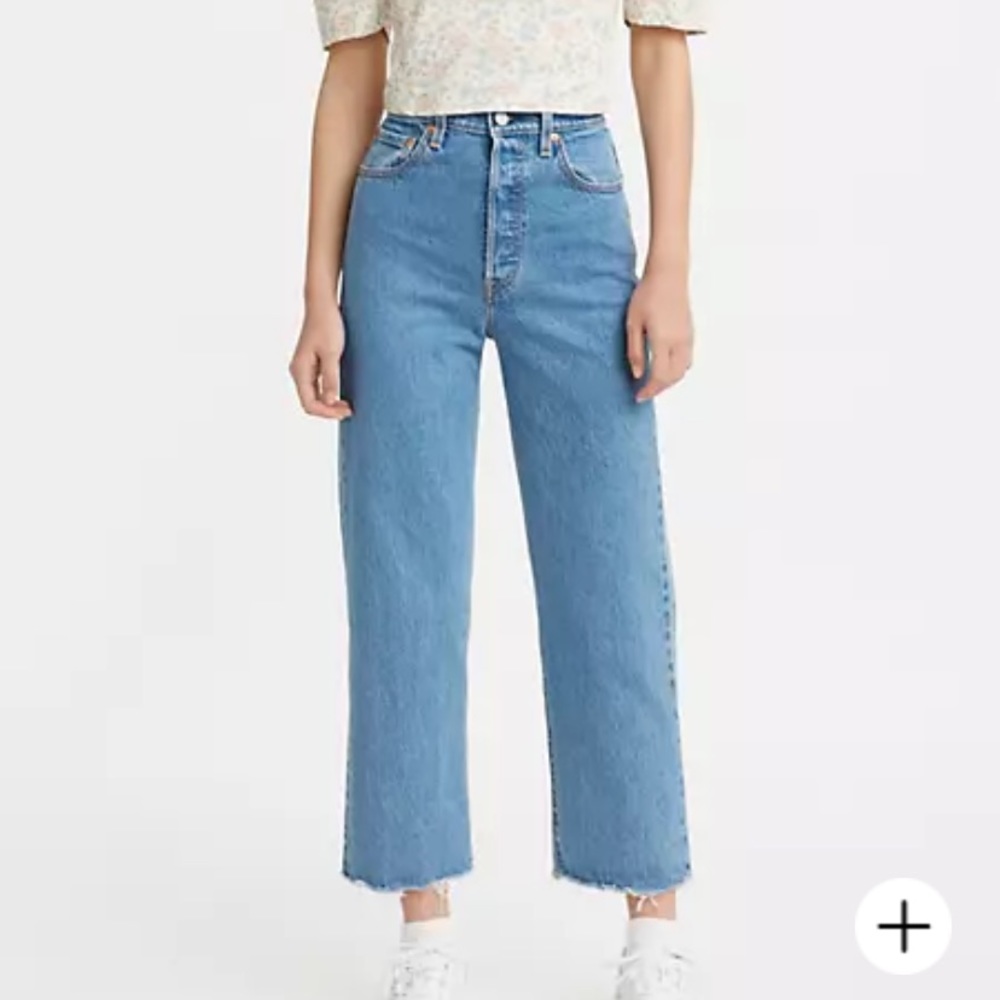 Levi’s rib cage straight jeans medium wash!! Barely worn